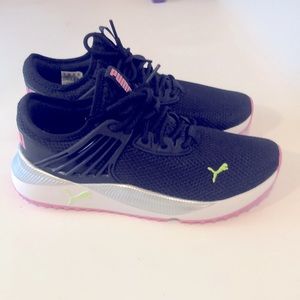 Women Puma Sneakers Sz 7C
